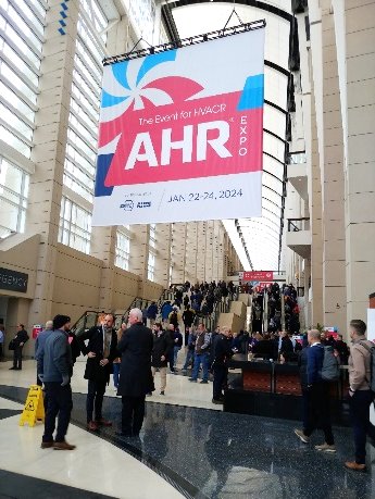 AHR EXPO CHICAGO の会場入口とバナー
